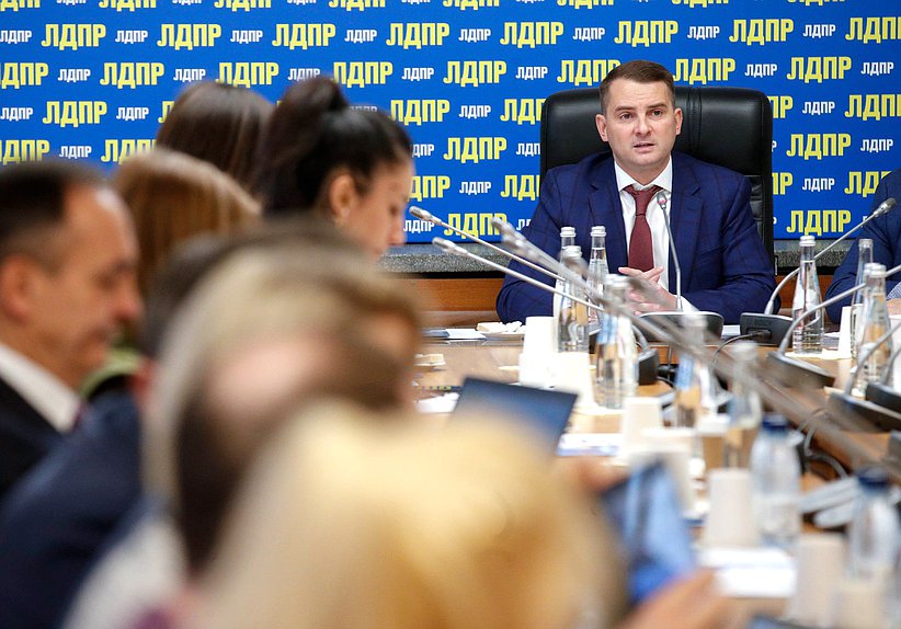 Председатель Комитета по труду, социальной политике и делам ветеранов Ярослав Нилов