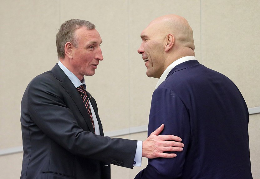 Первый заместитель Председателя Комитета по промышленности и торговле Александр Козловский и Первый заместитель Председателя Комитета по туризму и развитию туристической инфраструктуры Николай Валуев