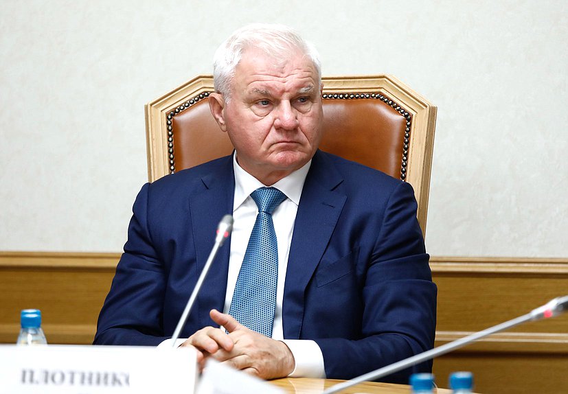 Первый заместитель Председателя Комитета по аграрным вопросам Владимир Плотников
