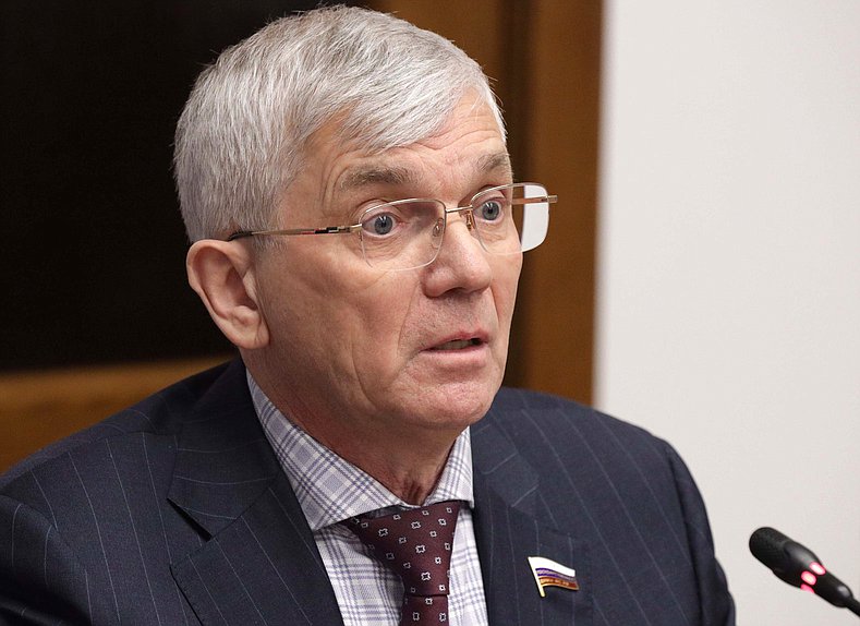 Член Комитета по охране здоровья Александр Петров
