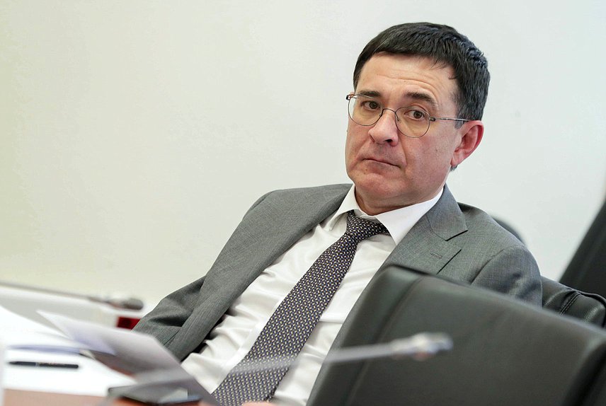 Первый заместитель Председателя Комитета по энергетике Валерий Селезнев