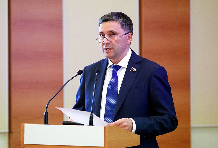 Председатель Комитета по экологии, природным ресурсам и охране окружающей среды Дмитрий Кобылкин