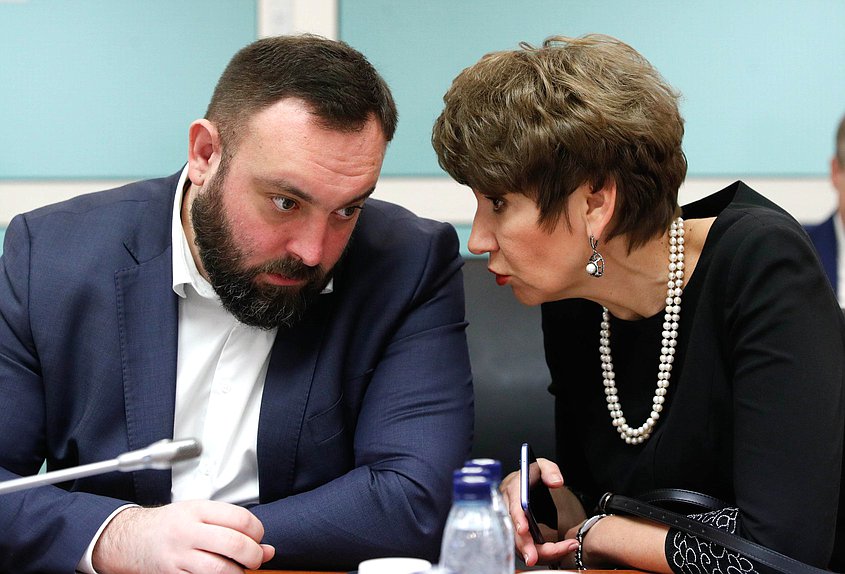 Круглый стол Комитета по энергетике на тему «Формирование топливно-энергетических балансов России и регионов: проблемы и пути решения»