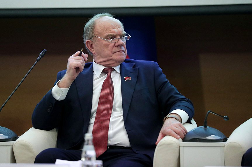 Руководитель фракции КПРФ Геннадий Зюганов