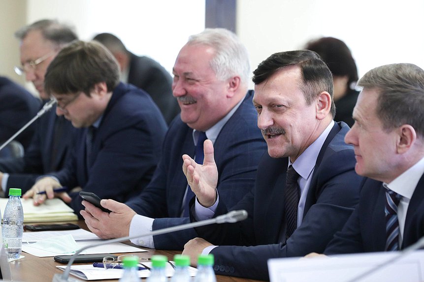 Заседание Экспертного совета по развитию транспортного машиностроения при Комитете по экономической политике, промышленности, инновационному развитию и предпринимательству на тему «Развитие транспортного машиностроения в Российской Федерации»