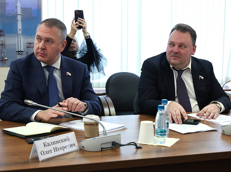 Заместители Председателя Комитета по экономической политике Олег Калинский и Артем Кирьянов