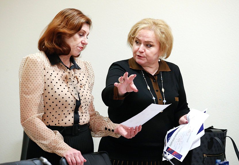 Член Комитета по науке и высшему образованию Ольга Пилипенко и Председатель Совета по профессиональным квалификациям в сфере образования Любовь Духанина