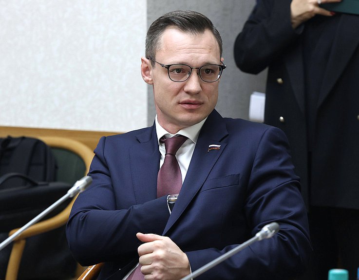 Заместитель Председателя Комитета по охране здоровья Дмитрий Гарцев