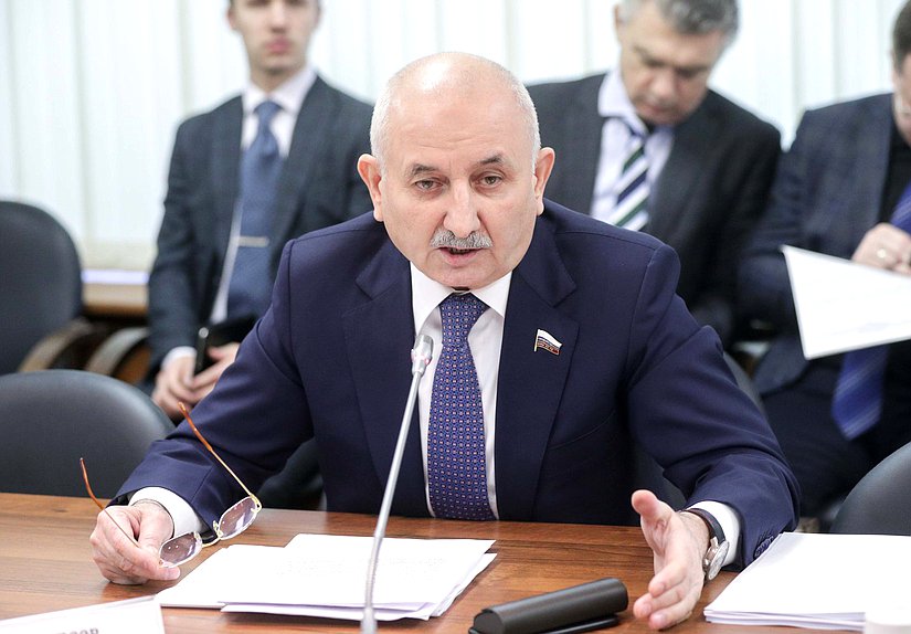 Член Комитета по энергетике Юшаа Газгиреев