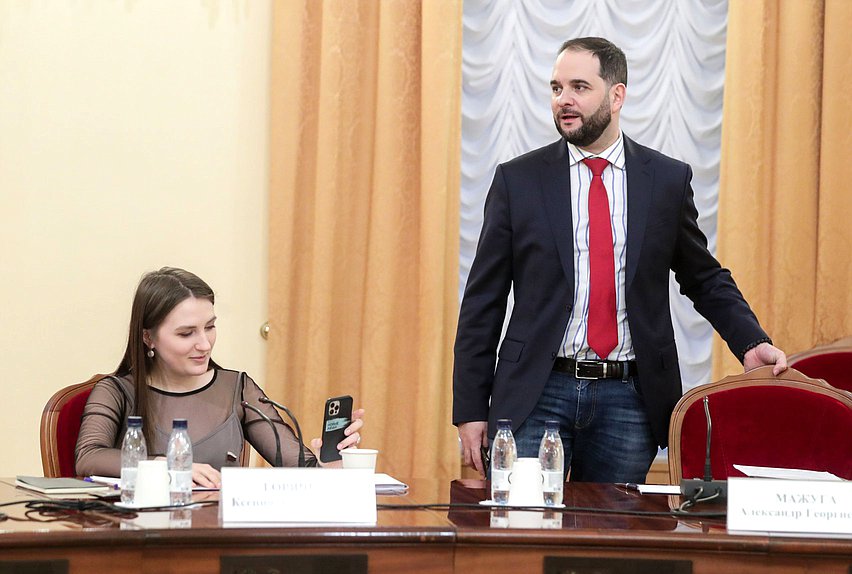 Первые заместители Председателя Комитета по науке и высшему образованию Ксения Горячева и Александр Мажуга