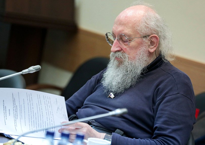 Член Комитета по просвещению Анатолий Вассерман