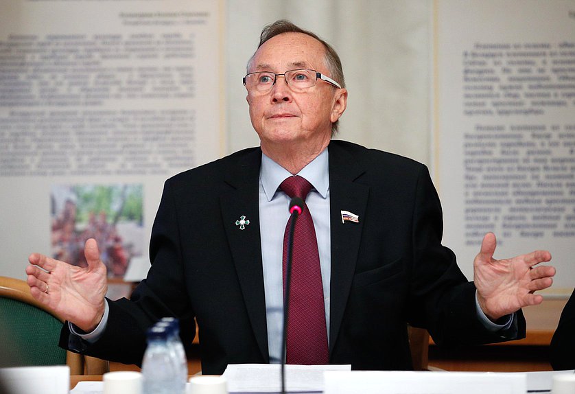 Первый заместитель Председателя Комитета по развитию гражданского общества, вопросам общественных и религиозных объединений Николай Бурляев