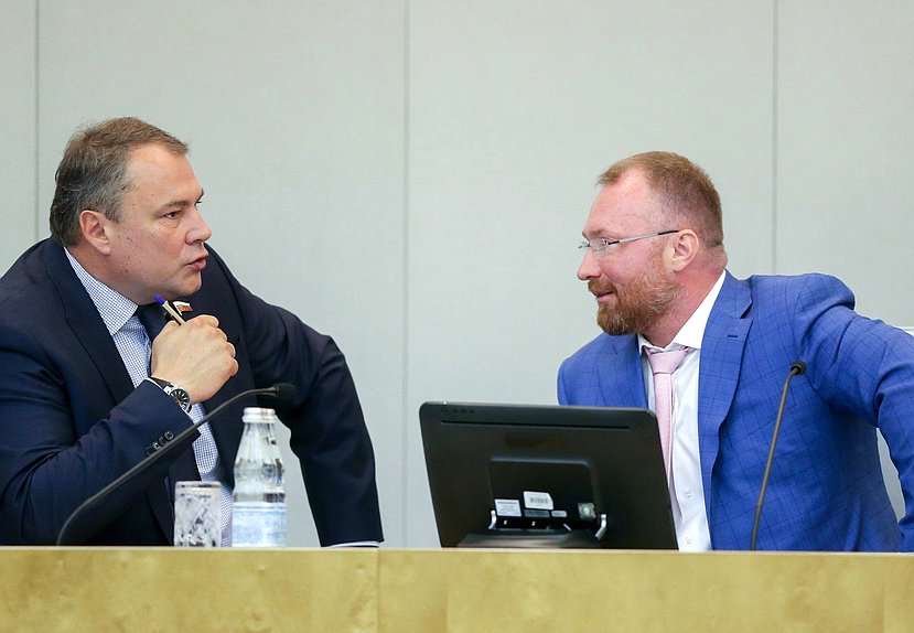 Заместители Председателя Государственной Думы Петр Толстой и Игорь Лебедев