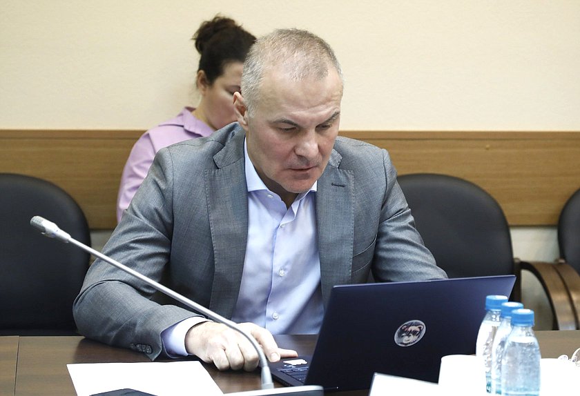 Заместитель Председателя Комитета по экологии, природным ресурсам и охране окружающей среды Александр Коган