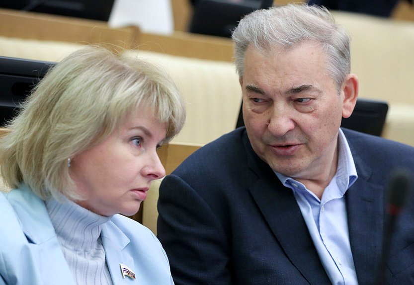 Член Комитета по охране здоровья Вероника Власова и член Комитета по физической культуре и спорту Владислав Третьяк