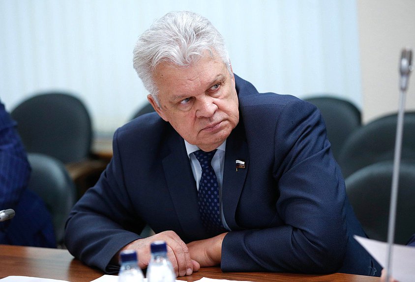 Член Комитета по экономической политике Виктор Казаков