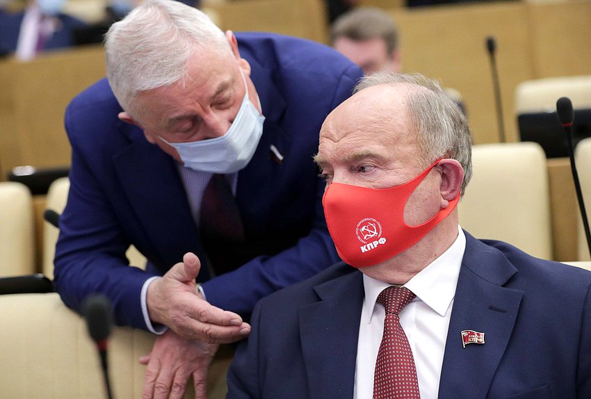 Руководитель фракции КПРФ Геннадий Зюганов и Председатель Комитета по региональной политике и проблемам Севера и Дальнего Востока Николай Харитонов