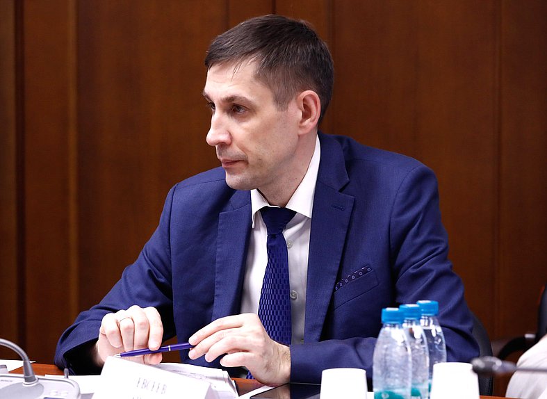 Совместное заседание Комитетов по просвещению и по контролю