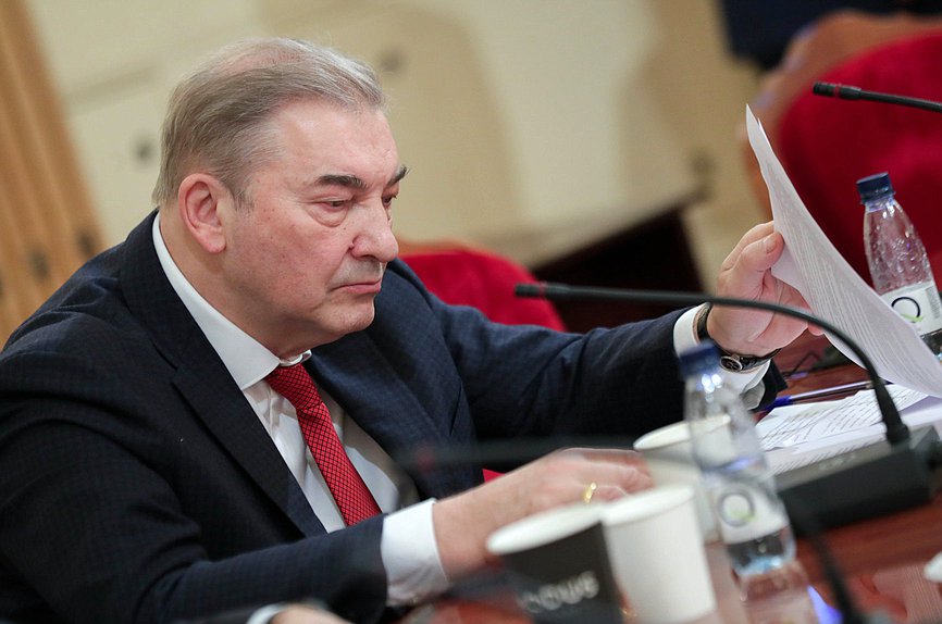 Член Комитета по физической культуре и спорту Владислав Третьяк