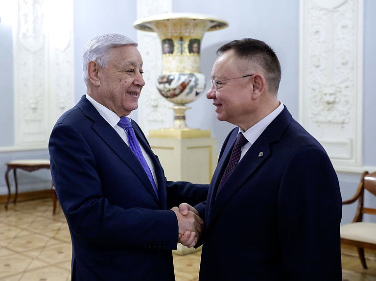 Председатель Государственного Совета Республики Татарстан Фарид Мухаметшин и Министр строительства и ЖКХ РФ Ирек Файзуллин