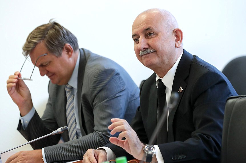 Член Комитета по энергетике Юшаа Газгиреев