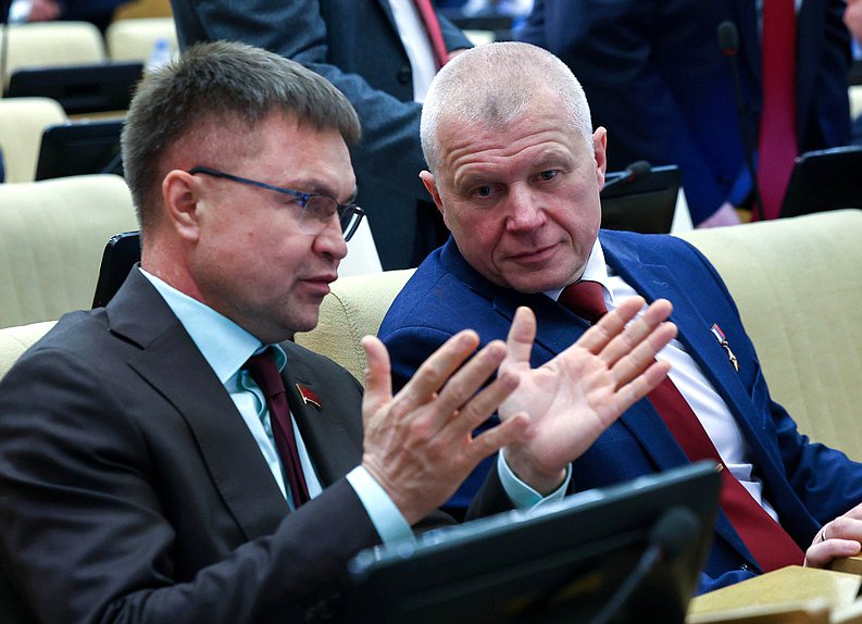 Член Комитета по аграрным вопросам Сергей Казанков и член Комитета по обороне Олег Новицкий