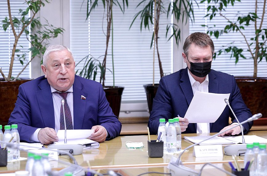 Председатель Комитета по региональной политике и проблемам Севера и Дальнего Востока Николай Харитонов и Первый заместитель Председателя Комитета Сергей Каргинов