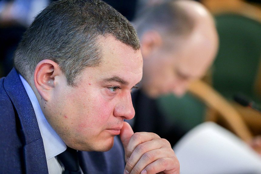 Круглый стол на тему «Вопросы законодательной поддержки модернизации нефтепереработки»