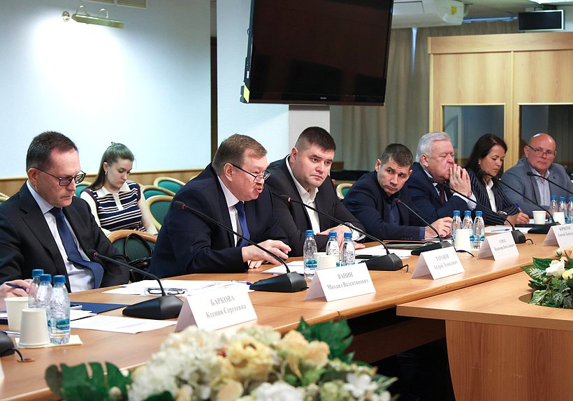 круглый стол Комитета по труду, социальной политике и делам ветеранов на тему «Увековечение памяти погибших при защите Отечества: вопросы правоприменения и законодательного совершенствования»