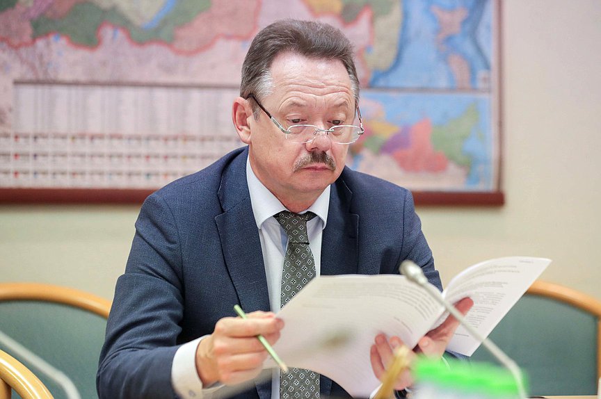 Член Комитета по региональной политике и проблемам Севера и Дальнего Востока Владимир Новиков
