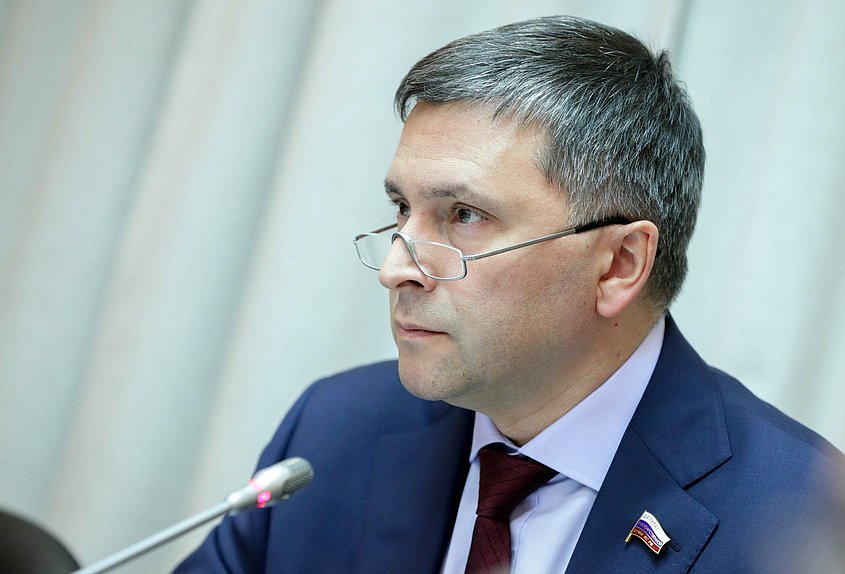 Председатель Комитета по экологии, природным ресурсам и охране окружающей среды Дмитрий Кобылкин