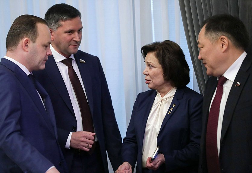 Заместители Председателя Государственной Думы Владислав Даванков и Шолбан Кара-оол, Председатель Комитета по экологии, природным ресурсам и охране окружающей среды Дмитрий Кобылкин и заместитель Председателя Комитета по международным делам Ирина Роднина