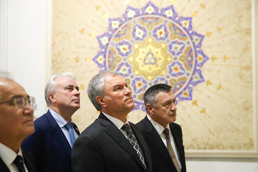 Председатель Государственной Думы Вячеслав Володин и члены российской делегации посетили Государственный музей истории Тимуридов