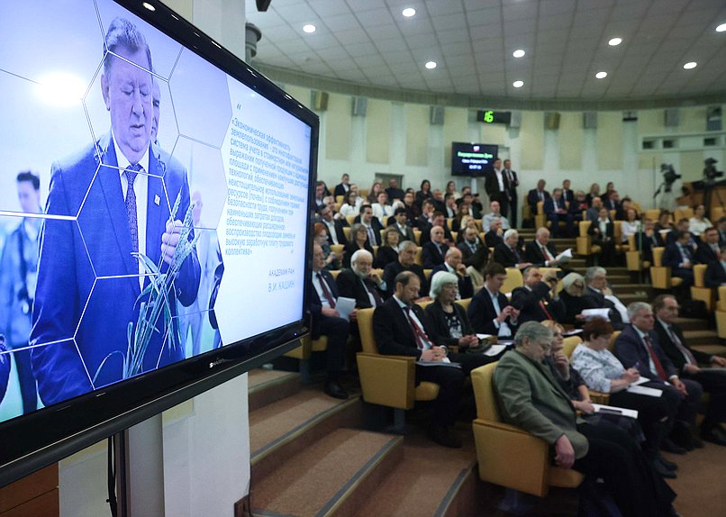 Парламентские слушания на тему «Стратегические направления развития АПК в современных условиях санкционного давления»