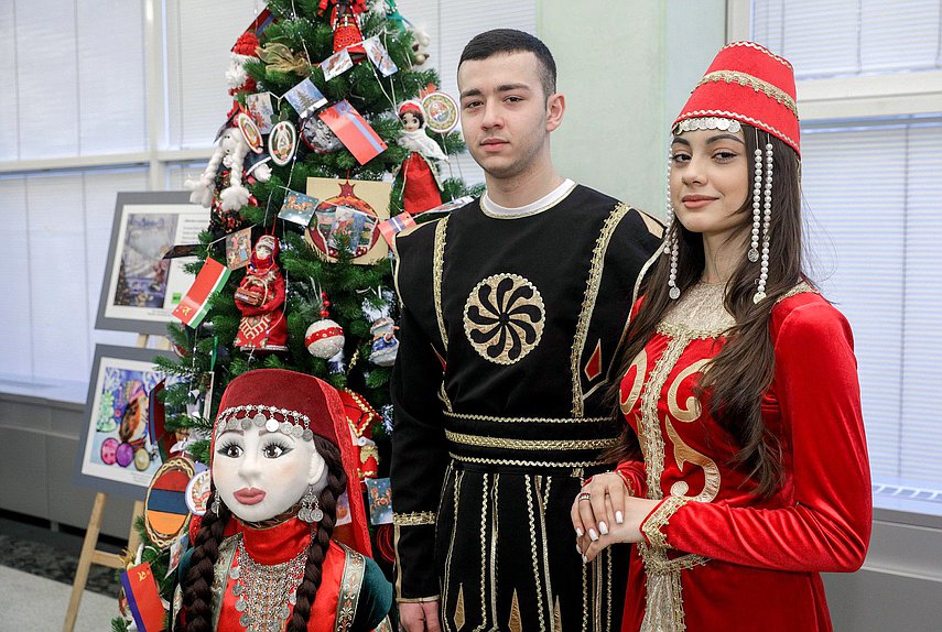 Открытие выставки «Фейерверк новогодних игрушек», посвященной 100-летней годовщине со дня образования СССР