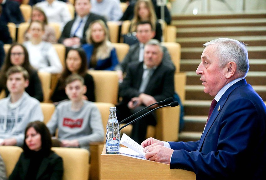 Председатель Комитета по региональной политике и проблемам Севера и Дальнего Востока Николай Харитонов