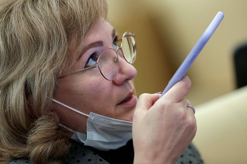 Член Комитета по просвещению Лариса Тутова