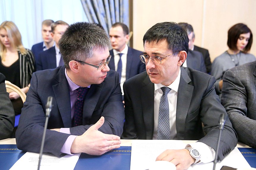 Заместитель Председателя Комитета по энергетике Дмитрий Исламов и Первый заместитель Председателя Комитета по энергетике Валерий Селезнев