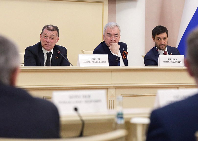 Председатель Комитета по экономической политике Максим Топилин и Председатель Законодательного Собрания Ленинградской области Сергей Бебенин. Заседание Комиссии Совета законодателей по вопросам экономической и промышленной политики