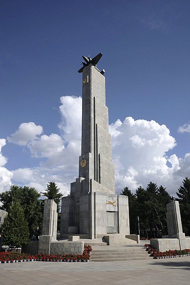 Памятник советским летчикам-освободителям в Чанчуне (КНР)