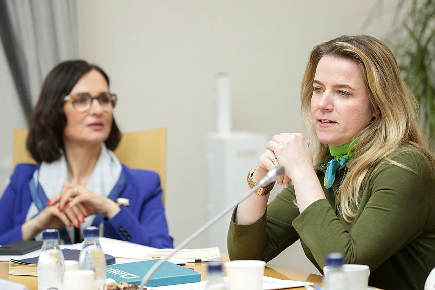 Член Комитета по вопросам семьи, женщин и детей Ольга Коробова