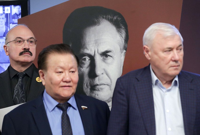 Председатель Комитета по науке и высшему образованию Сергей Кабышев, Первый заместитель Председателя Комитета по охране здоровья Федот Тумусов и Председатель Комитета по финансовому рынку Анатолий Аксаков
