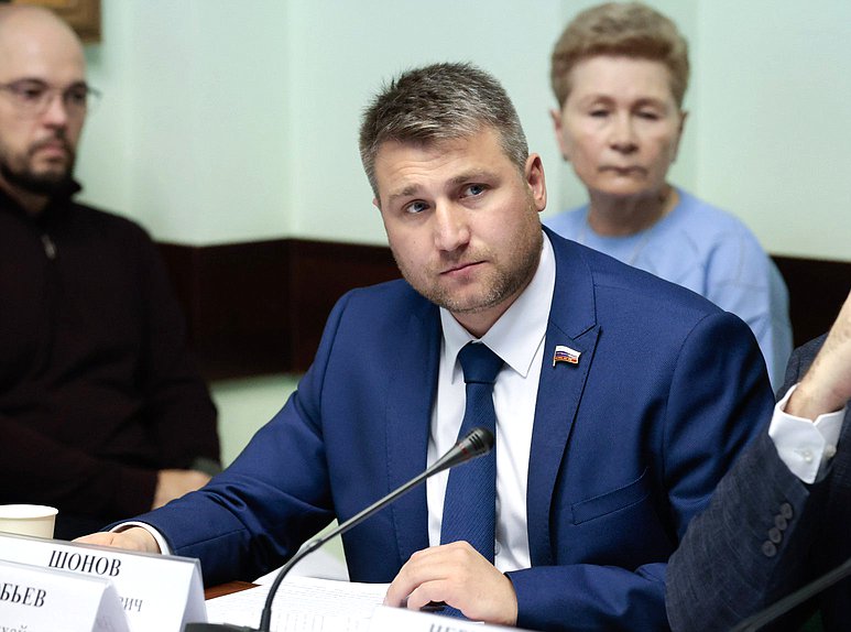 Член Комитета по обороне Эдуард Шонов