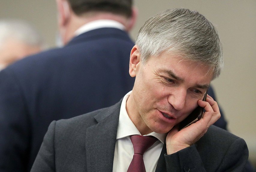 Член Комитета по информационной политике, информационным технологиям и связи Евгений Ревенко