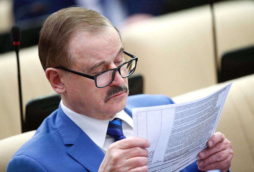 Член Комитета по транспорту и строительству Сергей Веремеенко