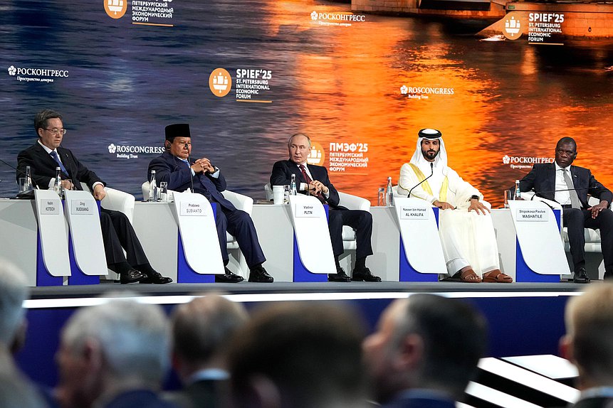 Пленарное заседание XXVIII Петербургского международного экономического форума