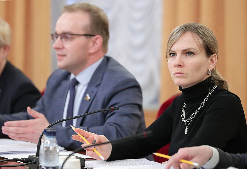 Члены Комитета по охране здоровья Михаил Кизеев и Юлия Дрожжина