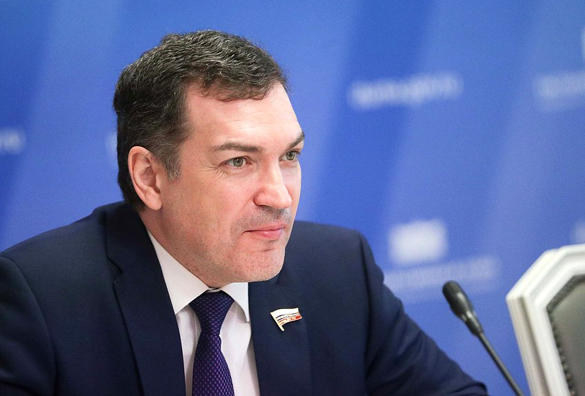 Заместитель Председателя Комитета по информационной политике, информационным технологиям и связи Максим Кудрявцев