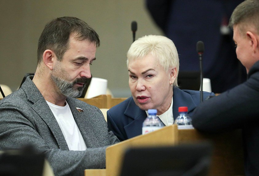 Первый заместитель Председателя Комитета по культуре Дмитрий Певцов и член Комитета по физической культуре и спорту Рима Баталова