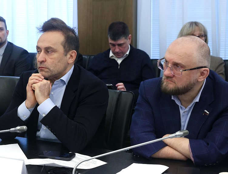 Первый заместитель Председателя Комитета по физической культуре и спорту Дмитрий Свищев и заместитель Председателя Сергей Бурлаков